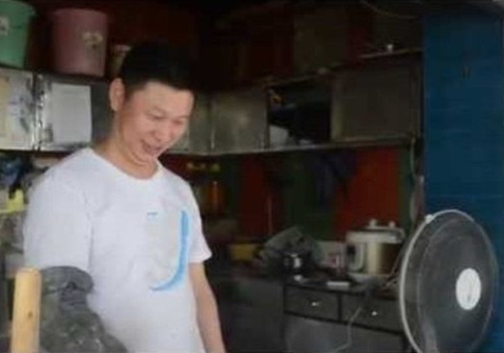 Chinese Shopkeeper Bears Uncanny Resemblance to His President