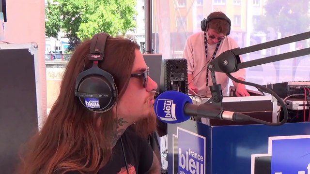 Valentin Novo luthier : scène bleue au FIMU 2014