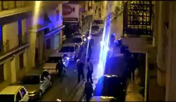Grèce - Un algérien brutalement battu par la police § A VOIR