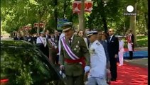 Spagna: Juan Carlos presiede per l'ultima volta festa delle forze armate