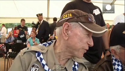 D-Day, centinaia di paracadutisti si lanciano nel cielo della Normandia