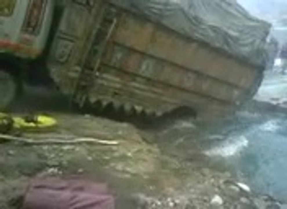 VID-Drowning truck