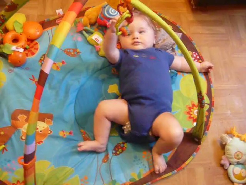 Augustin qui se déplace à 6 mois