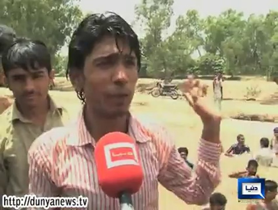 Dunya News-Youngsters take to canals, swimming pools to avoid intense heat