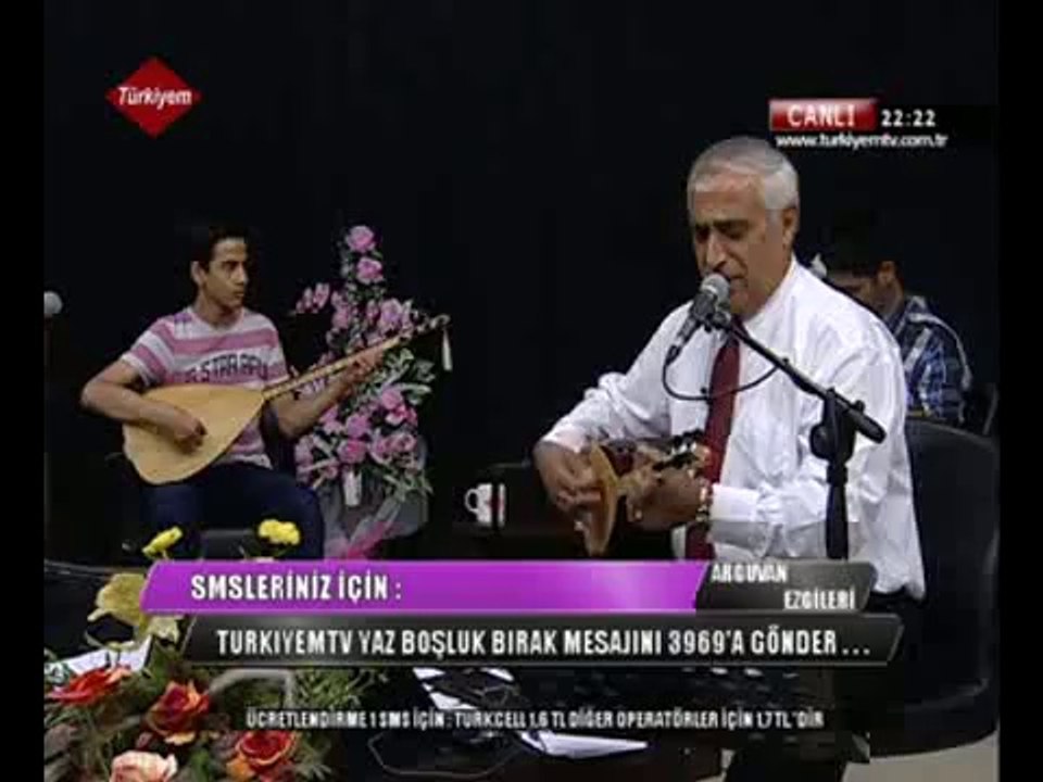 AŞIK ERCAN _ KAPININ ÖNÜNDE ÖNLÜK DİKİYİ