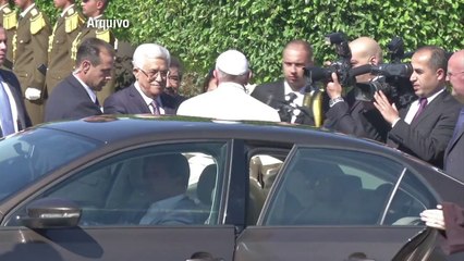 Papa faz oração com Peres e Abbas