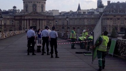 Accident Pont des Arts / Cadenas d'amour