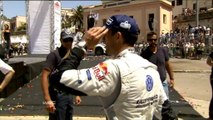 Ogier festeggia... con un tuffo in mare