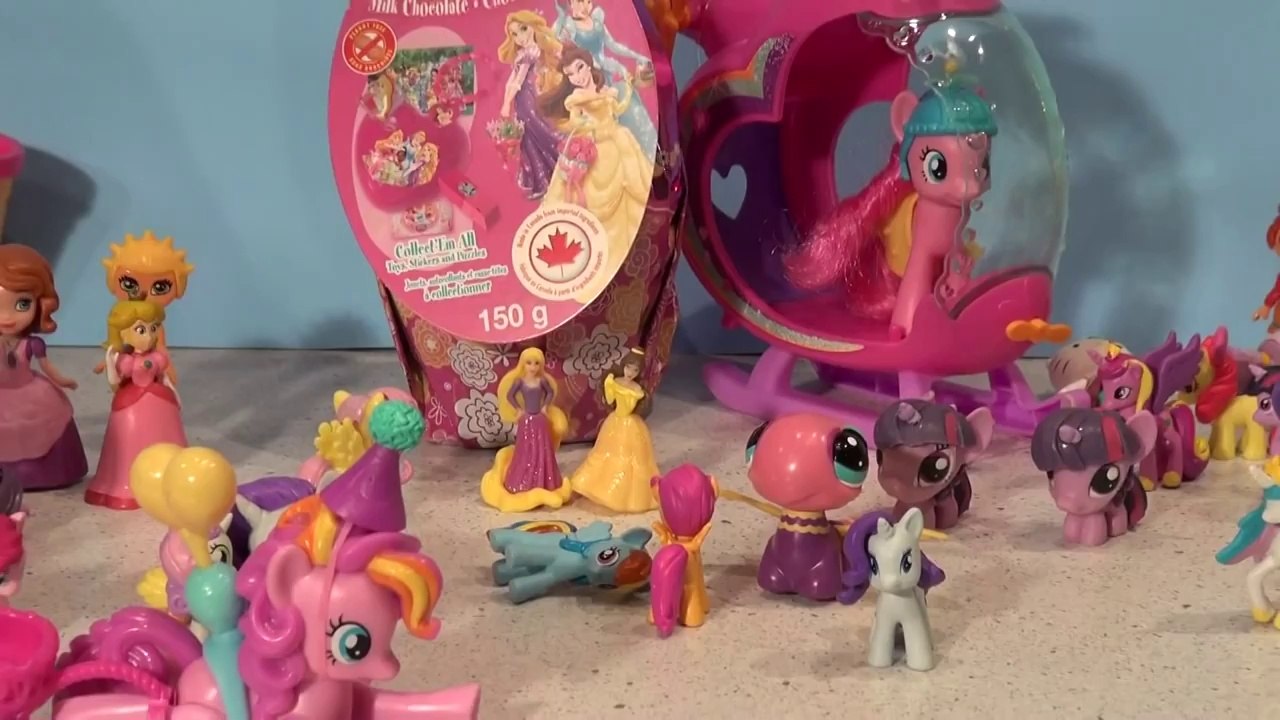 My Little Pony Pinkie Pie, brings a Giant Kinder Egg Surprise full of toys for the other Ponies, and