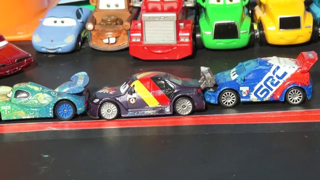 Play Doh Pixar Cars Lightning McQueen and World Cup Grand Prix Racers in Radiator Springs Show and S