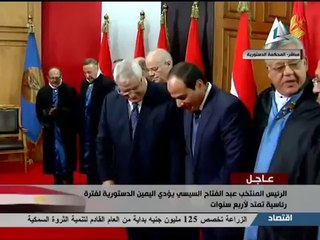 شاهد|| منصور يقبل الرئيس السيسي عقب أداء اليمين الدستورية