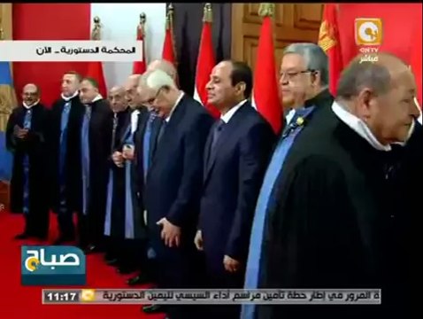 لحظة تأدية الرئيس عبدالفتاح السيسي لليمين الدستورية أمام أعضاء المحكمة الدستورية العليا