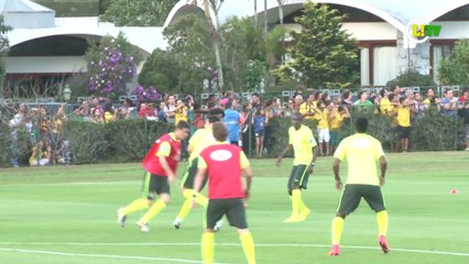 Com cinco gols, Oscar se destaca treino da Seleção