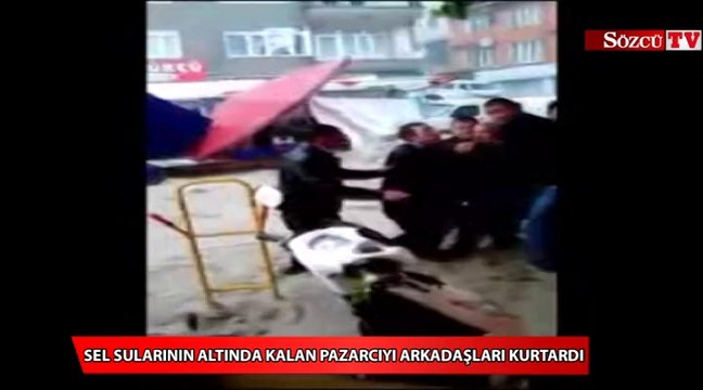 Sel sularına kapılan pazarcıyı arkadaşları kurtardı