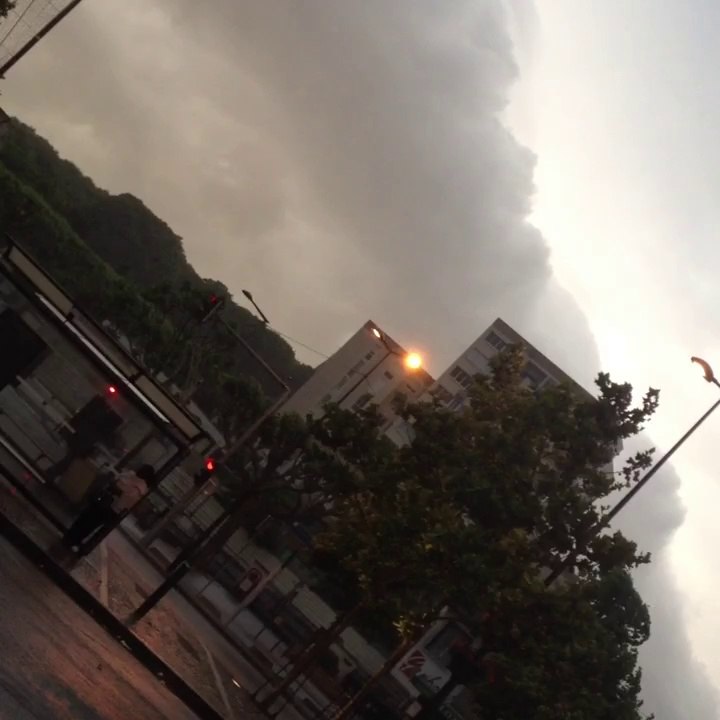Travailler un jours fériée et attendre le bus