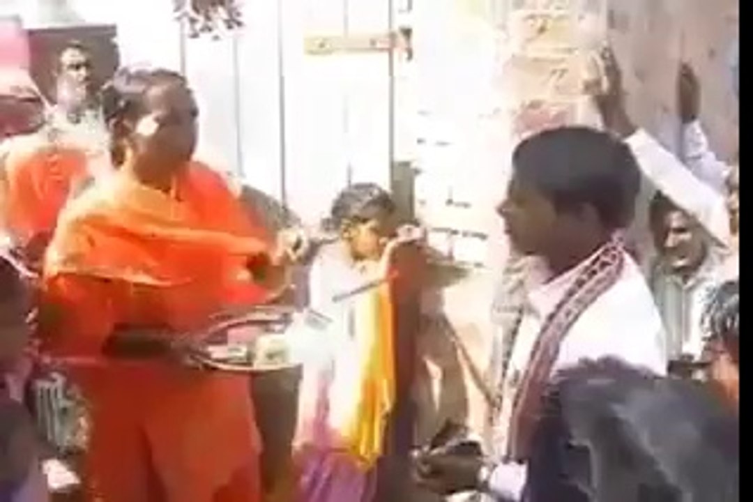 انڈین مراسیوں کے ہاں بارات کا استقبال کس طرح کیا جاتا ھے