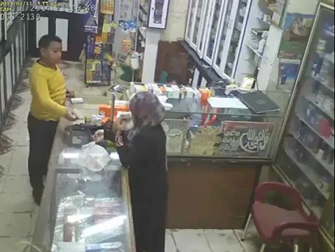 یار کیا ھی چلاک عورت ھے اس نے تو یہ بات سچ ثابت کر دی کہ خواتیں کا کوئی اعتبار نہیں