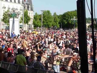 Ambiance public devant la scène bleue : FIMU 2014