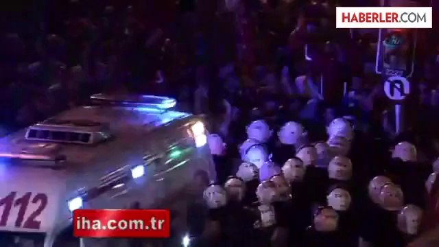 Bayrak Eyleminde Linç Girişimi