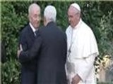 بابا الفاتيكان يدعو عباس وبيريز لتحقيق السلام