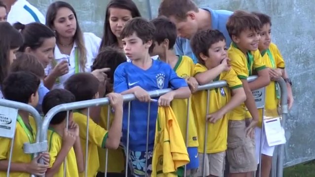 Neymar rescues boy chased by security guards at Brazil's training session