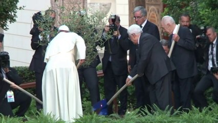 Abbas, Peres e Francisco: encontro histórico no Vaticano