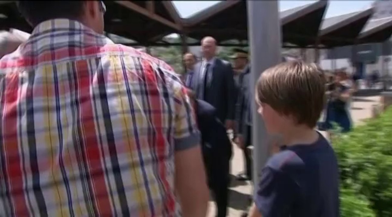 Un timbre en souvenir des "99 pendus de Tulle" dévoilé par Hollande