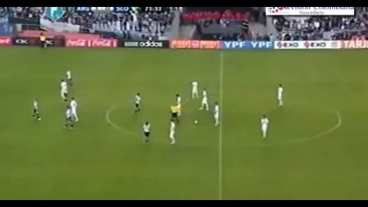 Lionel Messi vomit en plein match (Argentine - Slovénie)