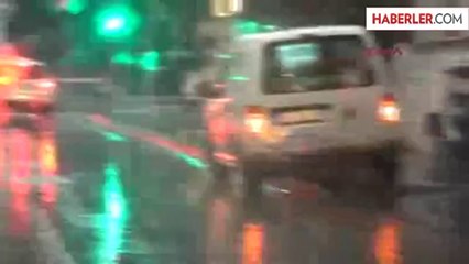 İzmir'e 1 Saatte 18 Kilogram Yağış Düştü