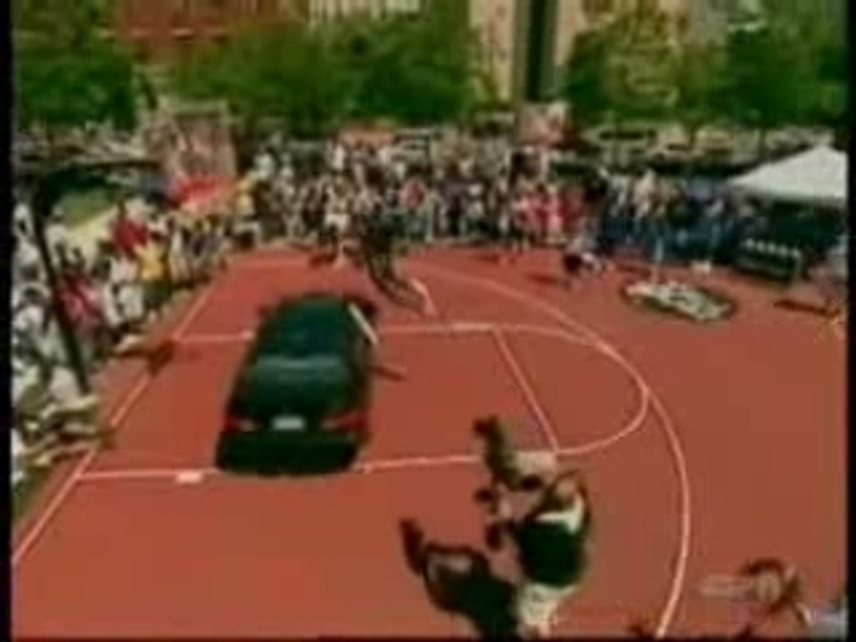 Dunk par dessus une voiture