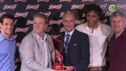 Troféu de melhor jogador em campo é apresentado no Rio