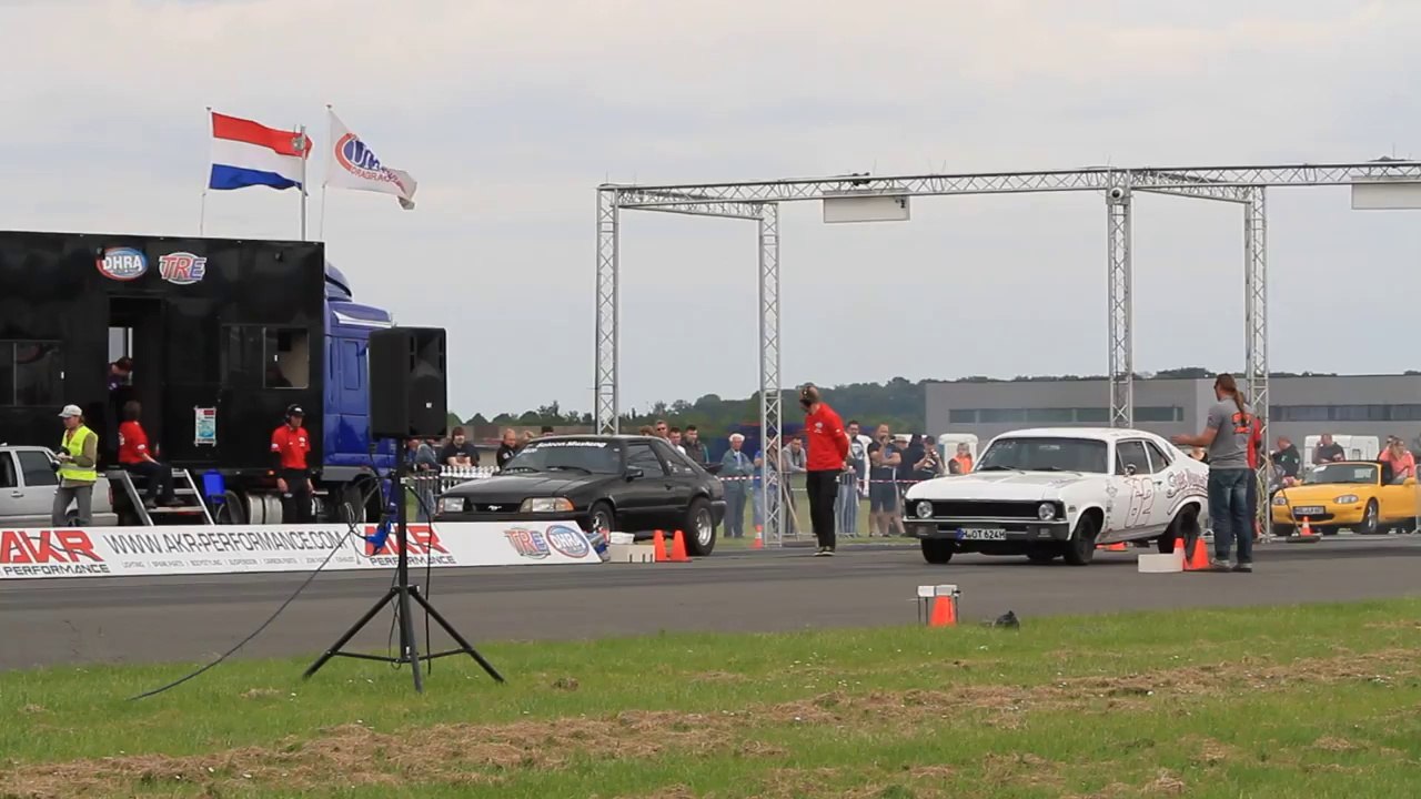 Ford Mustang vs. Chevrolet Nova Drag Racing Street Mag Show Hildesheim 2014
