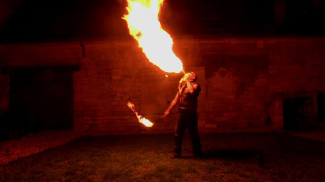Spectacle feu et cracheur de feu & led performance