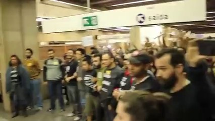 Veja imagem da ação da PM dentro da estação Ana Rosa