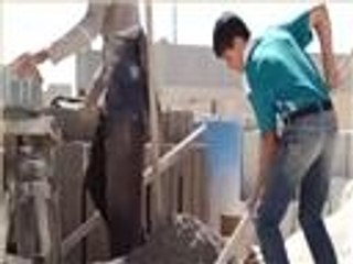 أطفال اللاجئين السوريين يعملون لإعانة أسرهم
