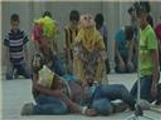 أطفال اللاجئين يعبرون عن معاناتهم بمسرحيات شكسبير