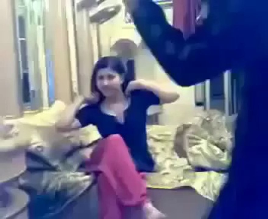 Pakistani hot girls dance on Pashto tune