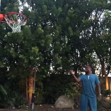 Chris Paul posterize Kevin Hart