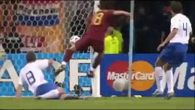 World Cup 2010 - Wavin Flag (Watch More on TruAfrica.com) [Bonne qualité, grande taille]