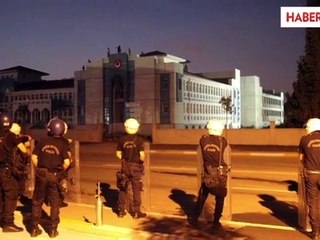 İşçiler Okul Bahçesini ve Çatısını Ateşe Verdi