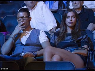 Cristiano Ronaldo_s girlfriend Irina Shayk struggles to stay awake during boxing match in New York