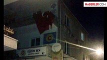 HDP Sakarya İl Binasına Türk Bayragı Astılar