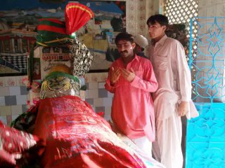 dhamaal shahbaz qalandar(03 )aygaz qalandari murghai