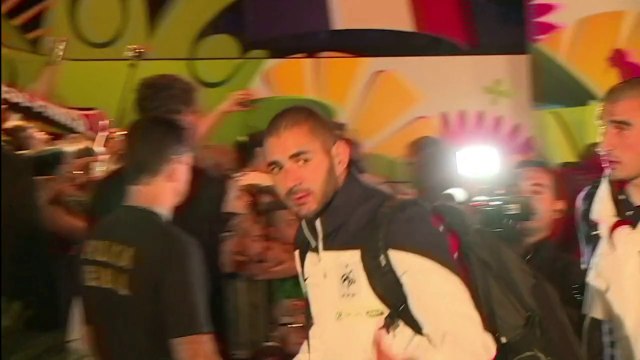 Fãs recepcionam seleção francesa em Ribeirão Preto