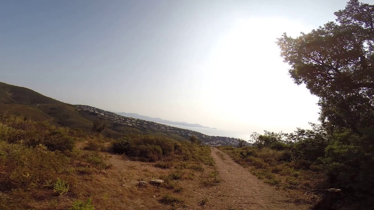 LA GAILLARDE LES ISSAMBRES VERS LE COL DE BOUGNON VUE MER