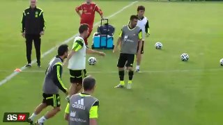 Spain Players Amazing Tiki-Taka Training before the World Cup 2014