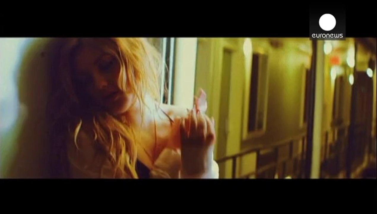 X Factor yıldızı Ella Henderson sahnelere adım attı