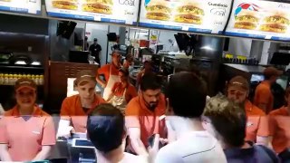 Gattuso lavora al McDonald_s e serve panini