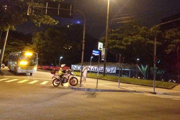 Acabou o amor! Torcedores do Flamengo fazem protesto na Gávea