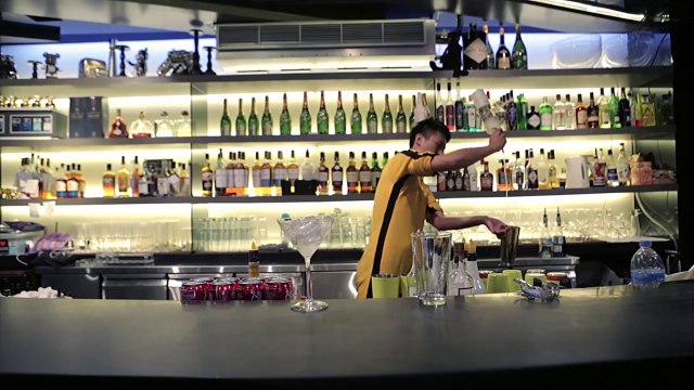 Bruce Lee Bartending - Flair Bartender